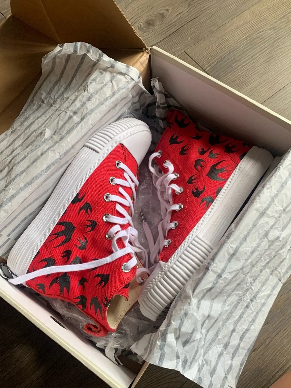 McQ Alexander McQueen Red Swallow High Top Sneaker Unisex 38 8 Womens